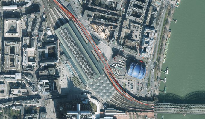 Luftbild des Kölner Hauptbahnhofs.