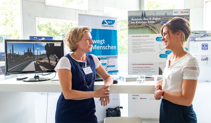 Verena Müller von der DB Netz und Bianca Achilles vom NVR bzw. VRS auf dem Infrastrukturforum „Bündnis für Mobilität“ 2018