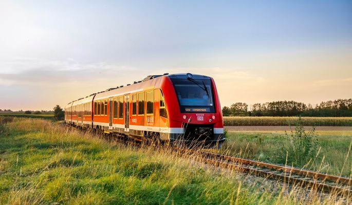 Dieselbetriebenes Triebfahrzeug der DB Regio auf der jetzigen Eifelstrecke im vareo-Netz
