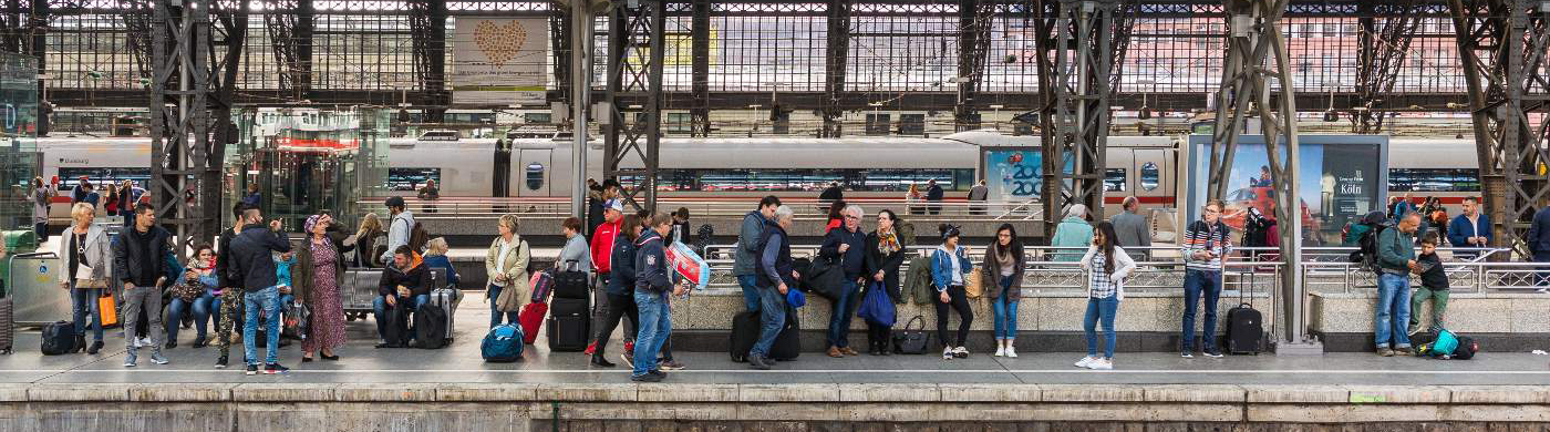 <p>Der Knoten Köln ist ein zentraler bundesweiter Knotenpunkt im nationalen und internationalen Bahnnetz. Er zählt aber auch zu den größten Engpässen – sowohl im Personen- als auch im Güterverkehr.</p>